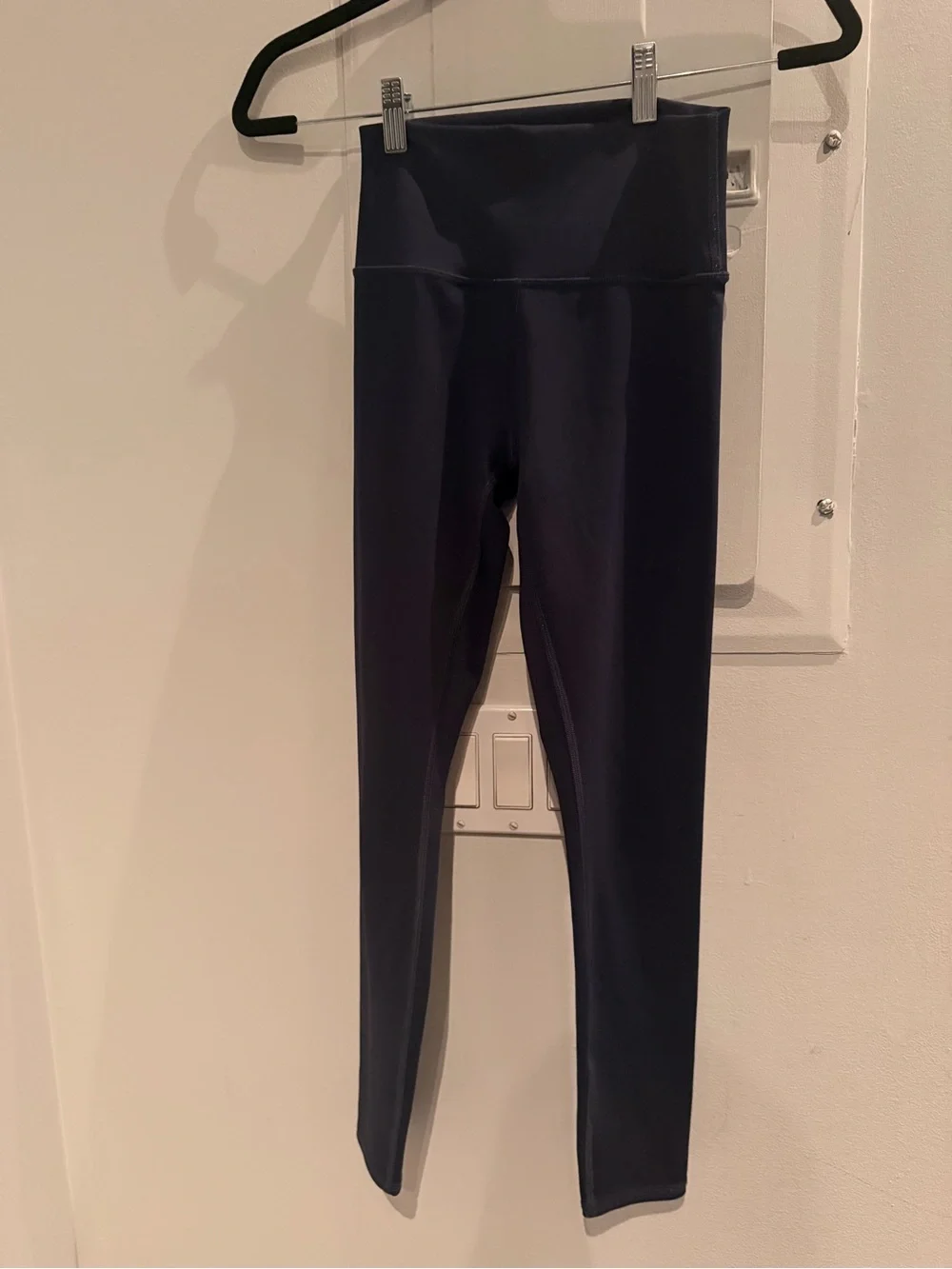 Alo navy set: seamless ribbed favorite bra tank + 7/8 high waist airlift legging